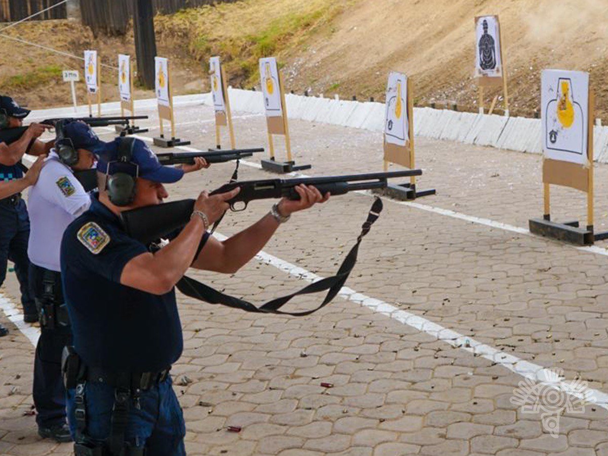Fortalecen elementos de la Policía Auxiliar conocimientos en manejo de armamento