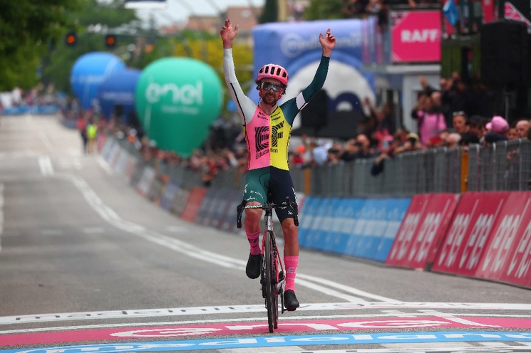 Ben Healy gana la etapa ocho del Giro de Italia