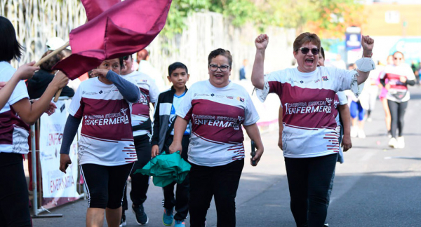 Participan mil enfermeras y enfermeros en primera Carrera Estatal de Enfermería