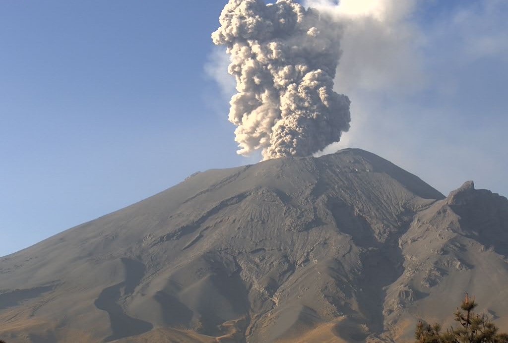 Actividad del Popocatépetl no representa riesgo para la población: SEGOB