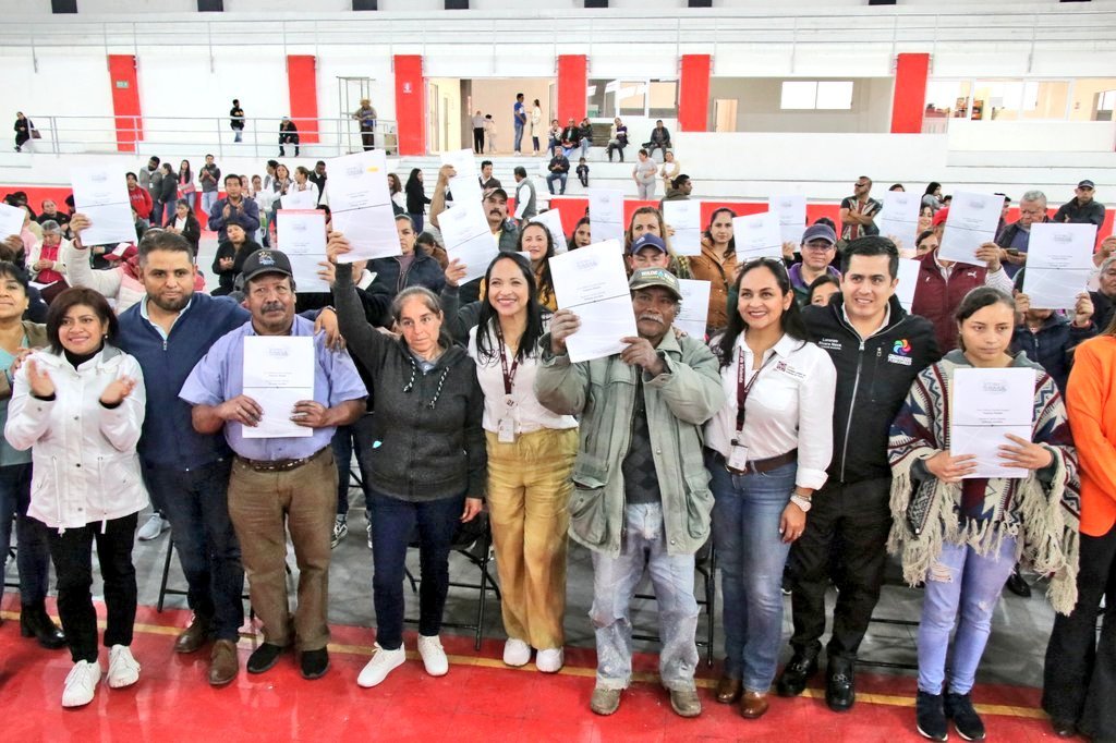 Otorga gobierno de Sergio Salomón certeza jurídica a familias de Chignahuapan