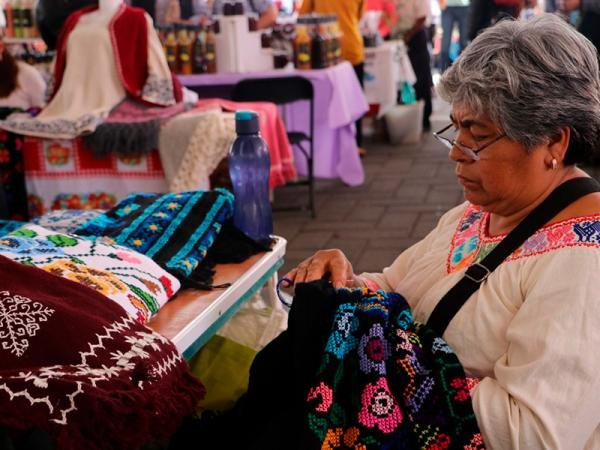 En abril, crecen en Puebla remuneraciones al personal en comercio y servicios: Economía
