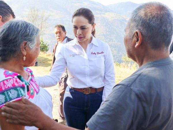 Contribuye SEDIF al bienestar de familias afectadas por incendio forestal en Zacatlán