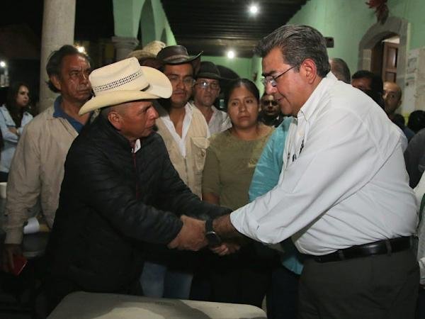 Evalúa Sergio Salomón situación por incendio forestal en Zacatlán