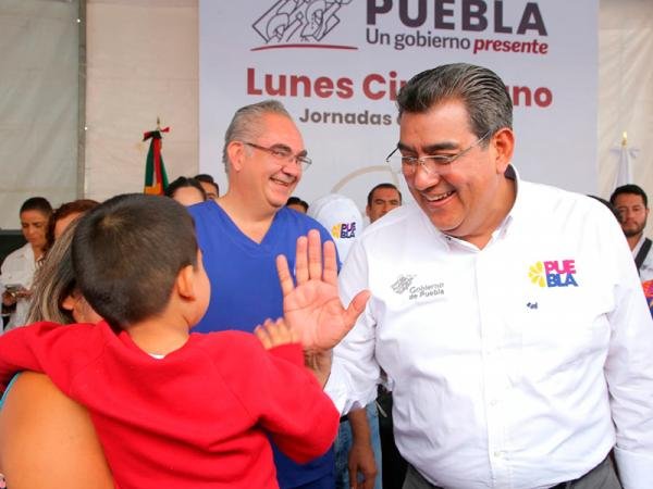 Teziutlán, orgullo de Puebla: Sergio Salomón; encabeza “Lunes Ciudadano” en este municipio