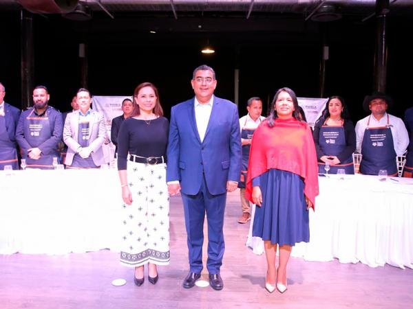 Cuentan productores mezcaleros con respaldo total del gobierno de Puebla: Sergio Salomón