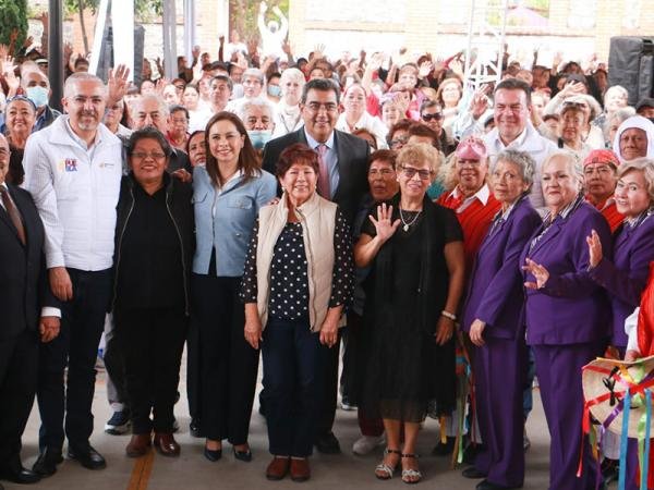 Reconocen Sergio Salomón y Gaby Bonilla a adultos mayores: “son el tesoro de la sociedad”