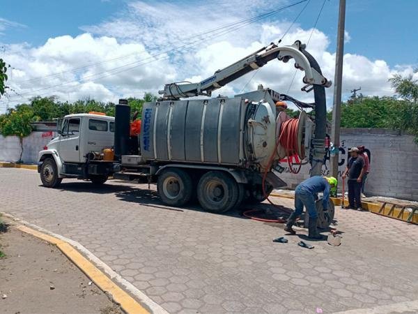 Desazolva gobierno de Puebla red de drenaje en Huaquechula