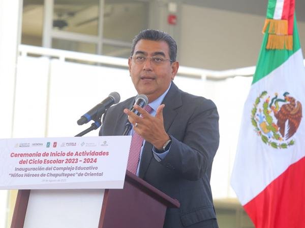 Trabajo en equipo entre docentes y padres de familia, esencial para éxito académico de estudiantes: Sergio Salomón