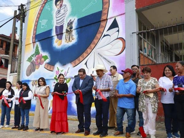 Inaugura gobierno estatal “Rutas Mágicas de Color” en Xicotepec
