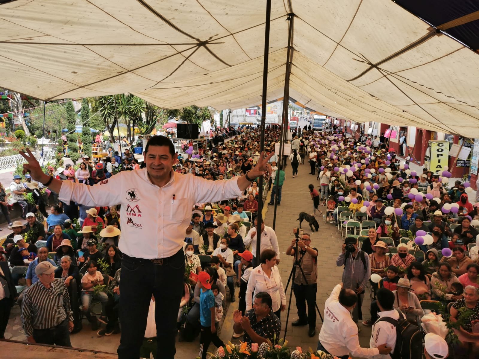 Más de 5 mil personas en Palmar de Bravo reciben al Senador Armenta, Presentó “Por Amor a Puebla”