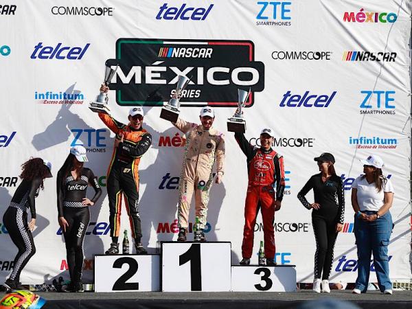 Disfrutaron miles de aficionados en Puebla semifinal de Nascar