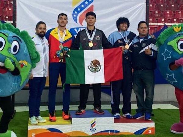 Gana aprendiente del COBAEP oro para México en Karate Do