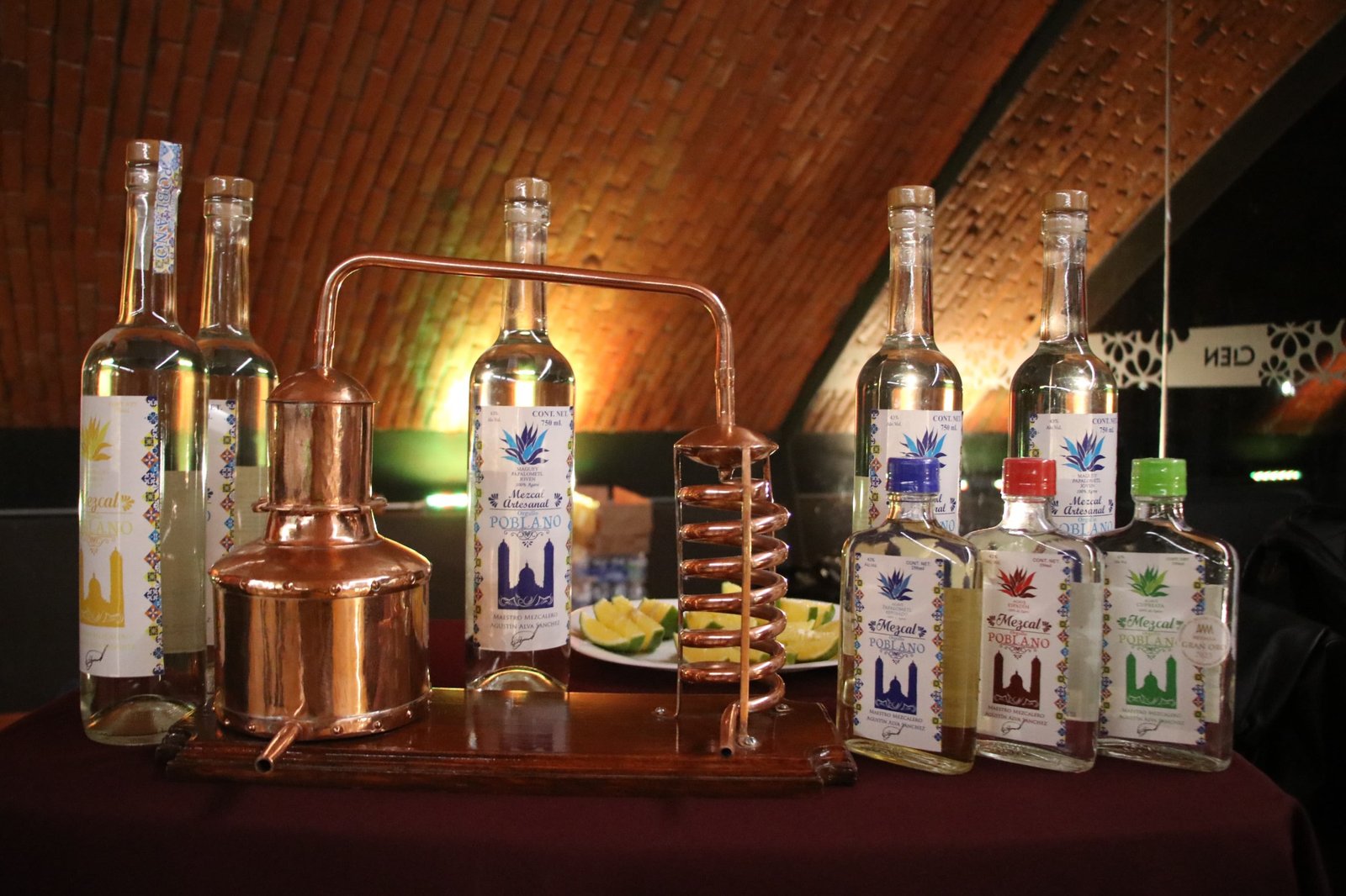 Presenta gobierno estatal mezcal “Orgullo Puebla” a misión empresarial de Francia