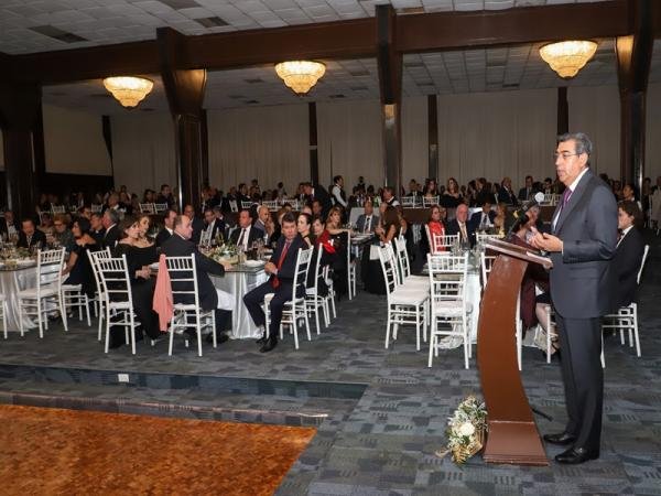 Asiste gobernador Sergio Salomón a la celebración del 50 Aniversario del Centro Mexicano Libanés de Puebla