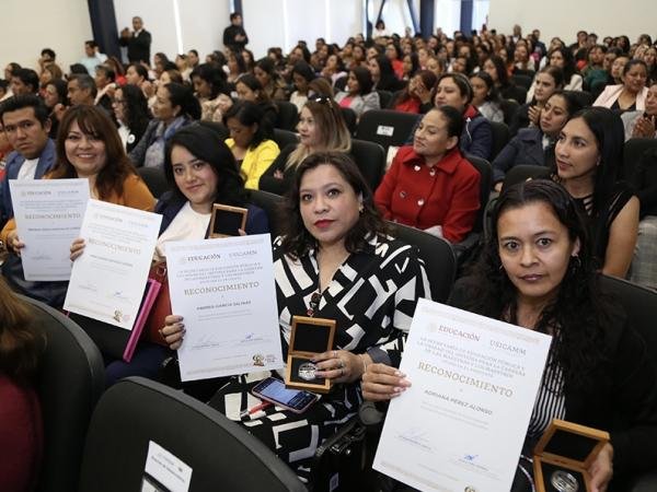 Otorga SEP reconocimientos a 190 docentes por práctica educativa