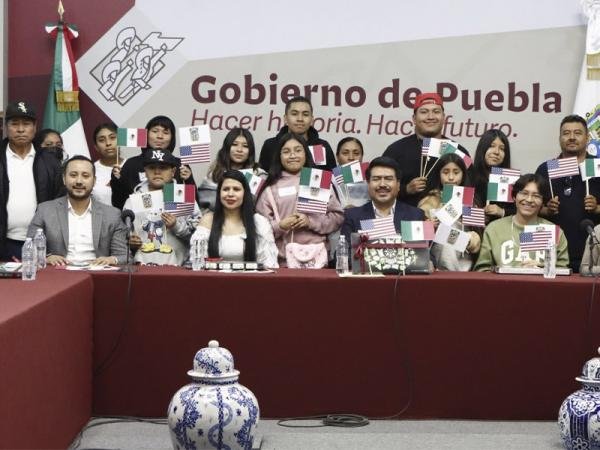 Fortalece gobierno estatal identidad a hijos de migrantes poblanos