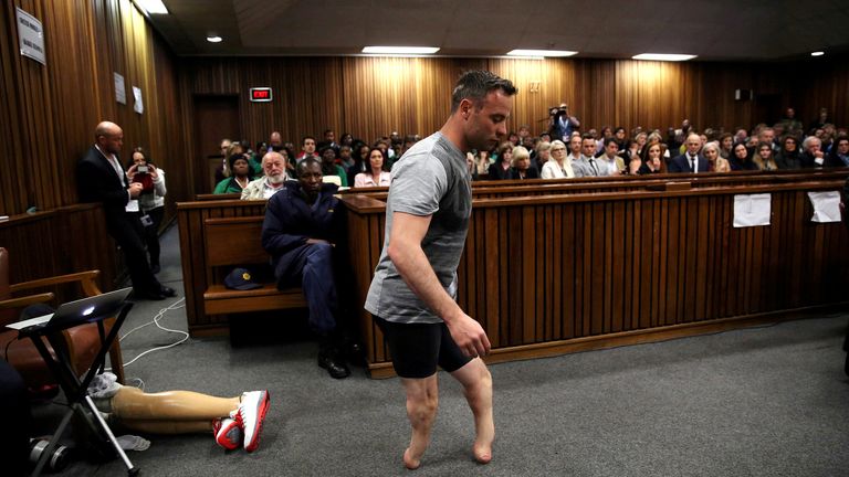 Libertad condicional a Pistorius, a 10 años del asesinato de su novia