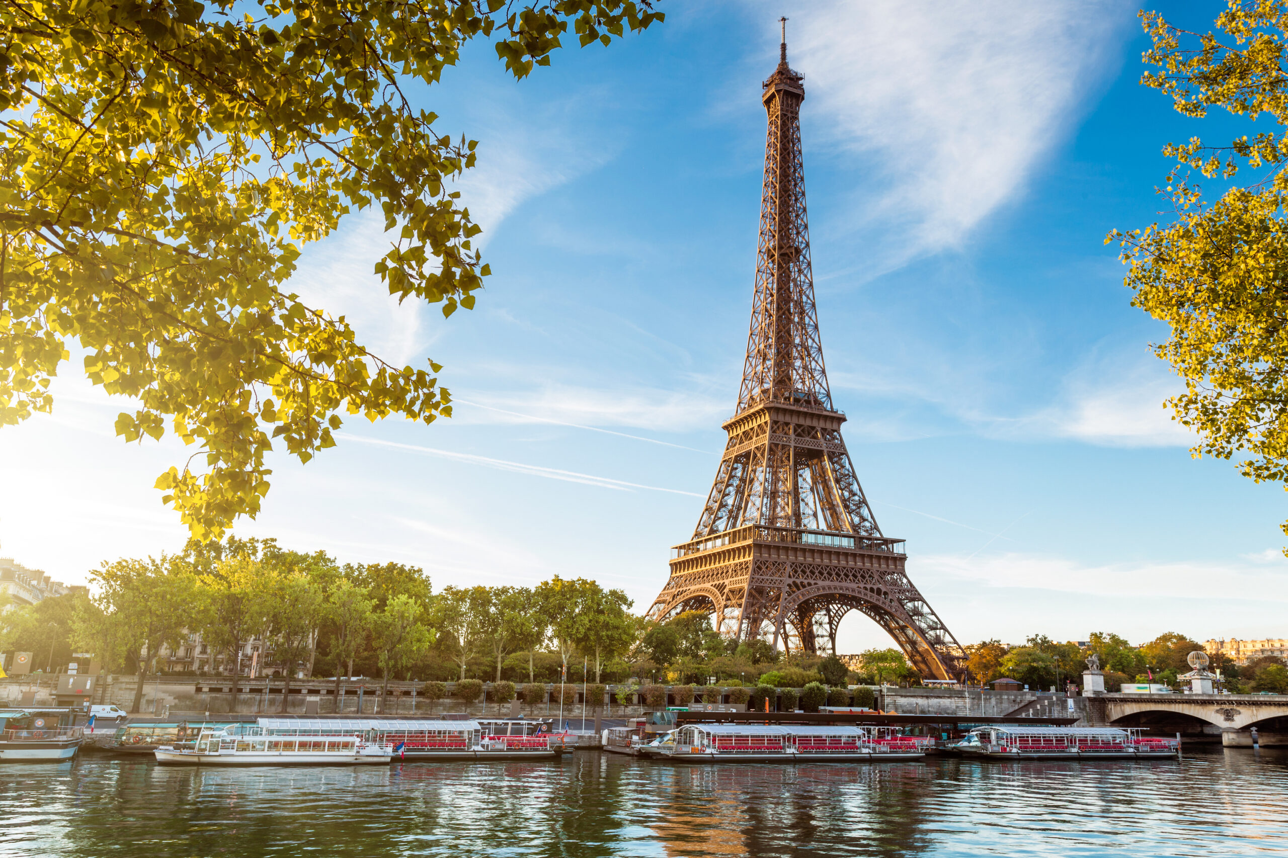 Cierran la Torre Eiffel por huelga del personal; acusan modelo económico ambicioso e insostenible