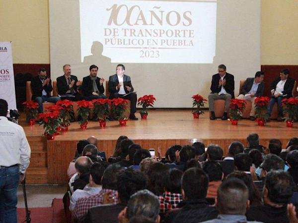 Conmemora gobierno estatal 100 años del transporte público