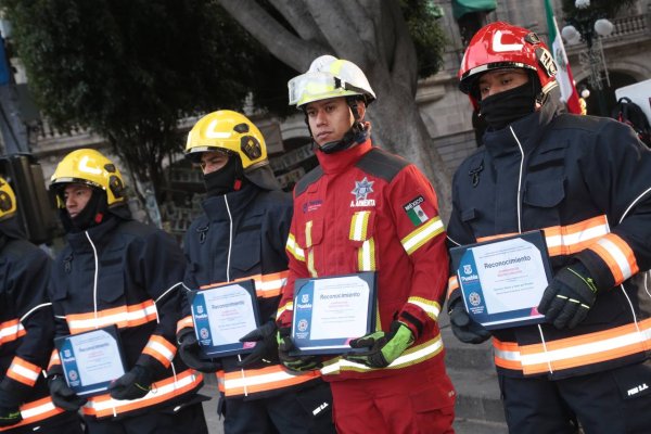 AYUNTAMIENTO DE PUEBLA RECONOCE A 16 ELEMENTOS DE PROTECCIÓN CIVIL