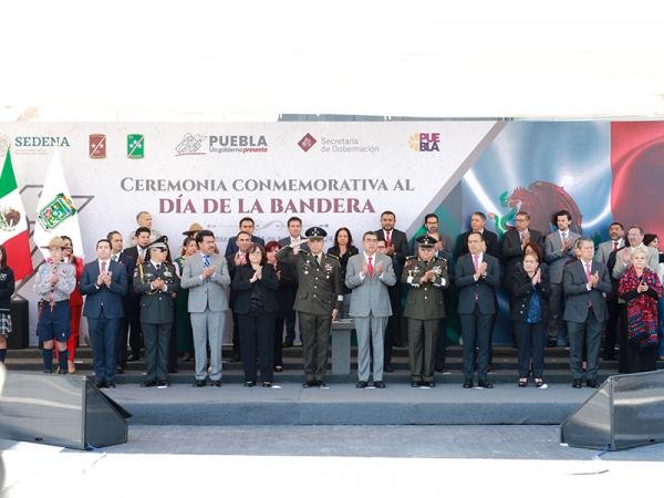 Preside Sergio Salomón Ceremonia Conmemorativa al Día de la Bandera