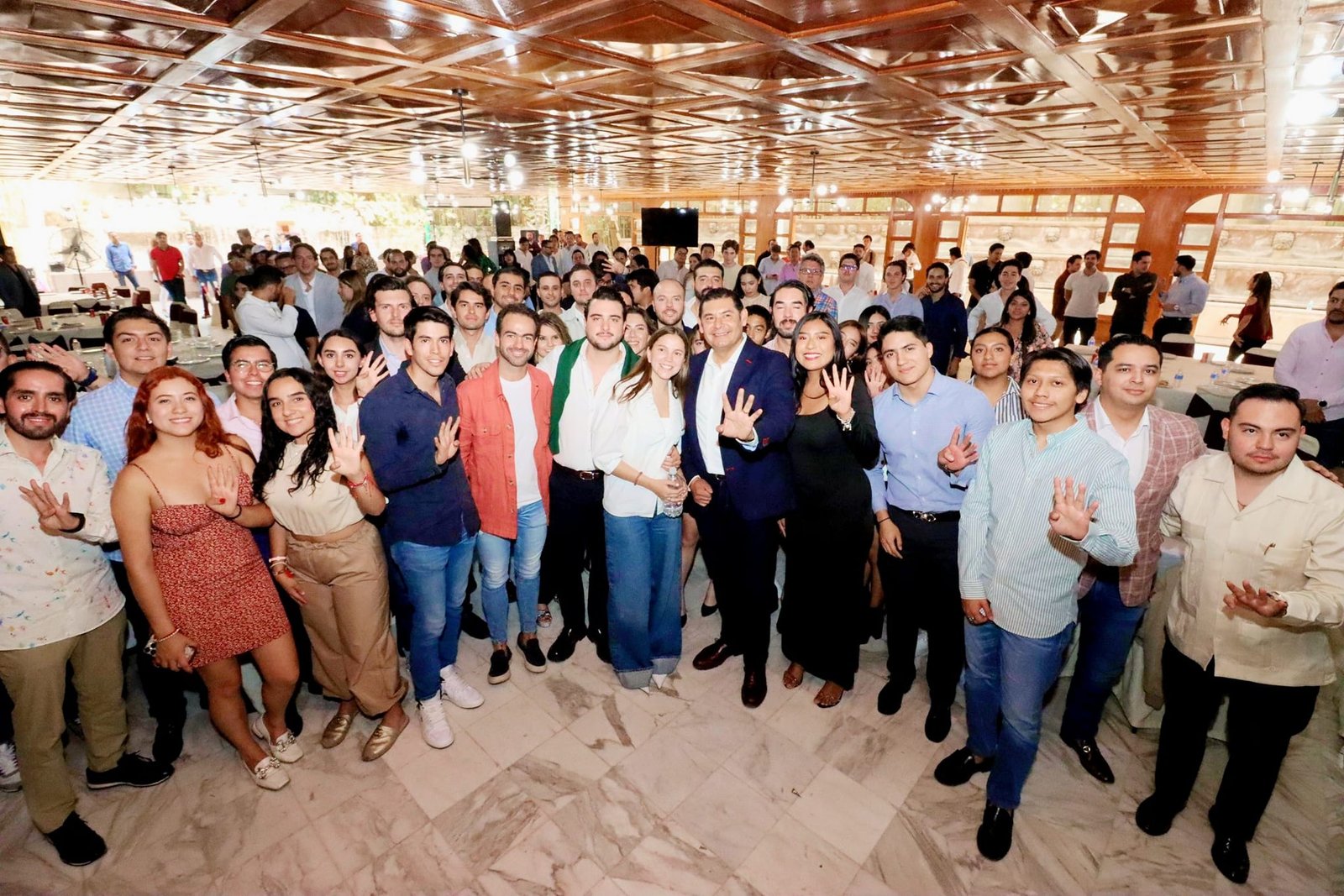 Alejandro Armenta dialogó con jóvenes empresarios sobre el futuro de Puebla