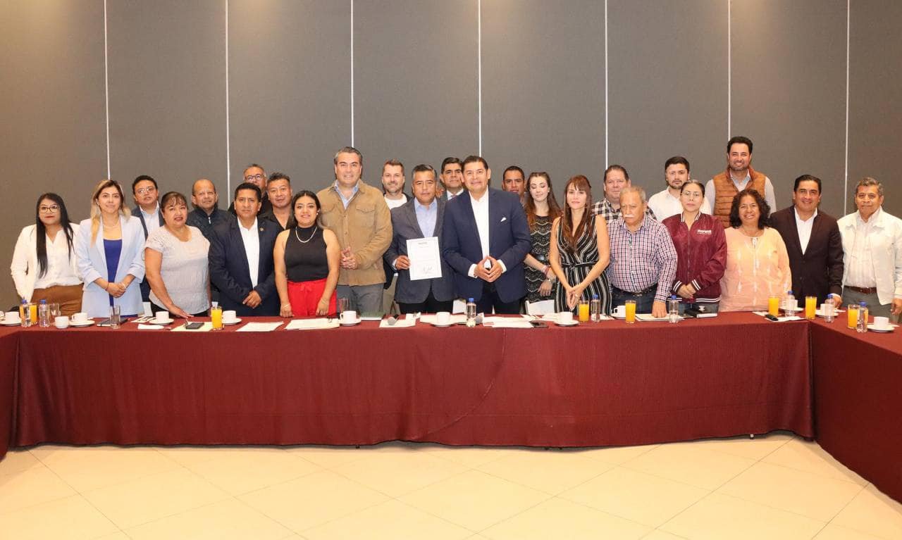 Alejandro Armenta reconoce el esfuerzo de los aspirantes de morena al poder en Cholula