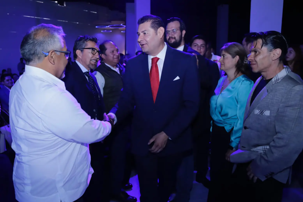 Por un Puebla con desarrollo tecnológico y sustentable coincide Armenta con especialistas.