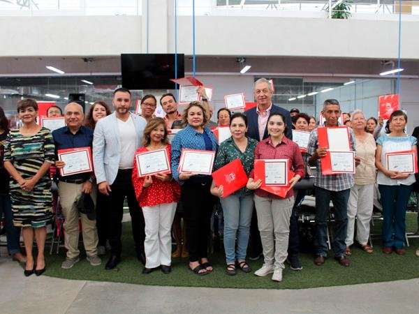 Capacita gobierno estatal e Ibero Puebla a cooperativas del estado