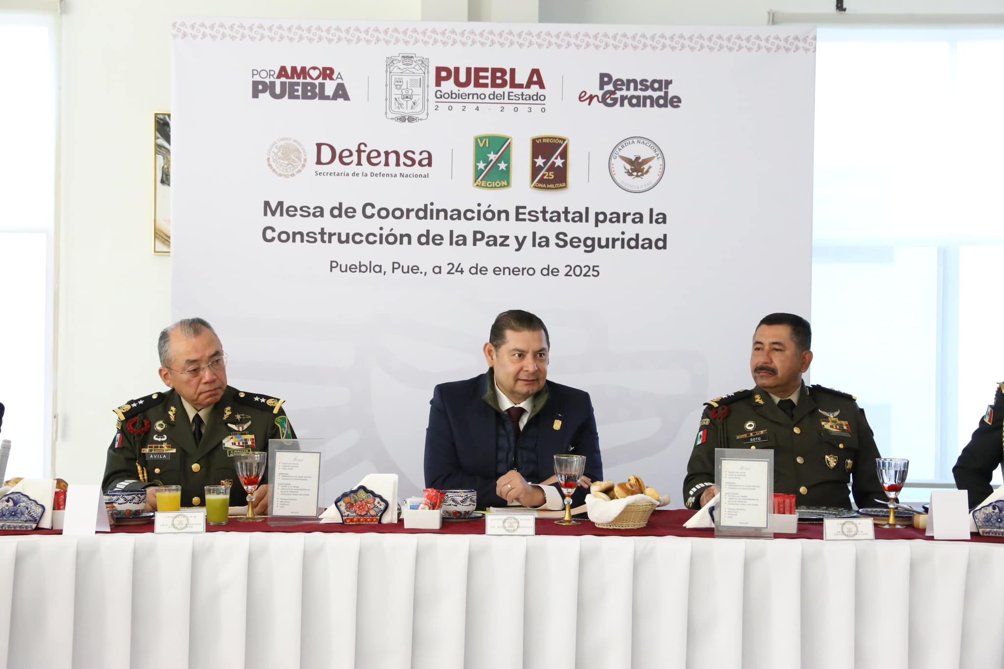 Como todos los días, participamos en la Mesa de Coordinación Estatal para la Construcción de la Paz y la Seguridad.