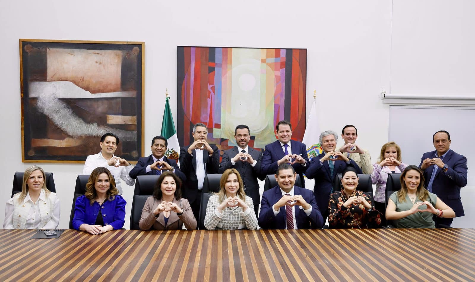 #PorAmorAPuebla Nos reunimos con las y los integrantes del patronato del Sistema Estatal DIF de Puebla.