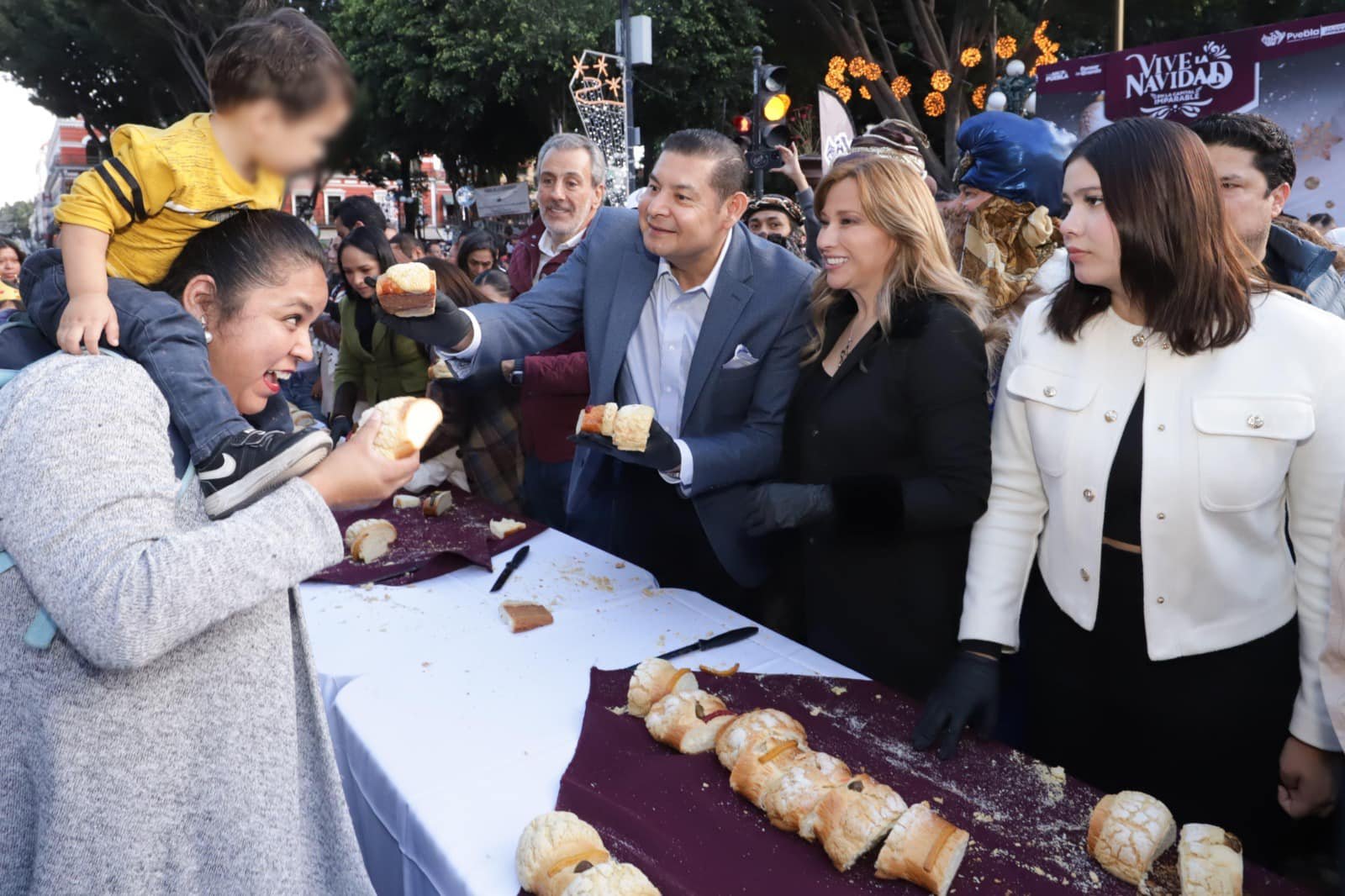 Desde el Zócalo de Puebla, partimos la Rosca Monumental de Reyes, de 2 kilómetros.