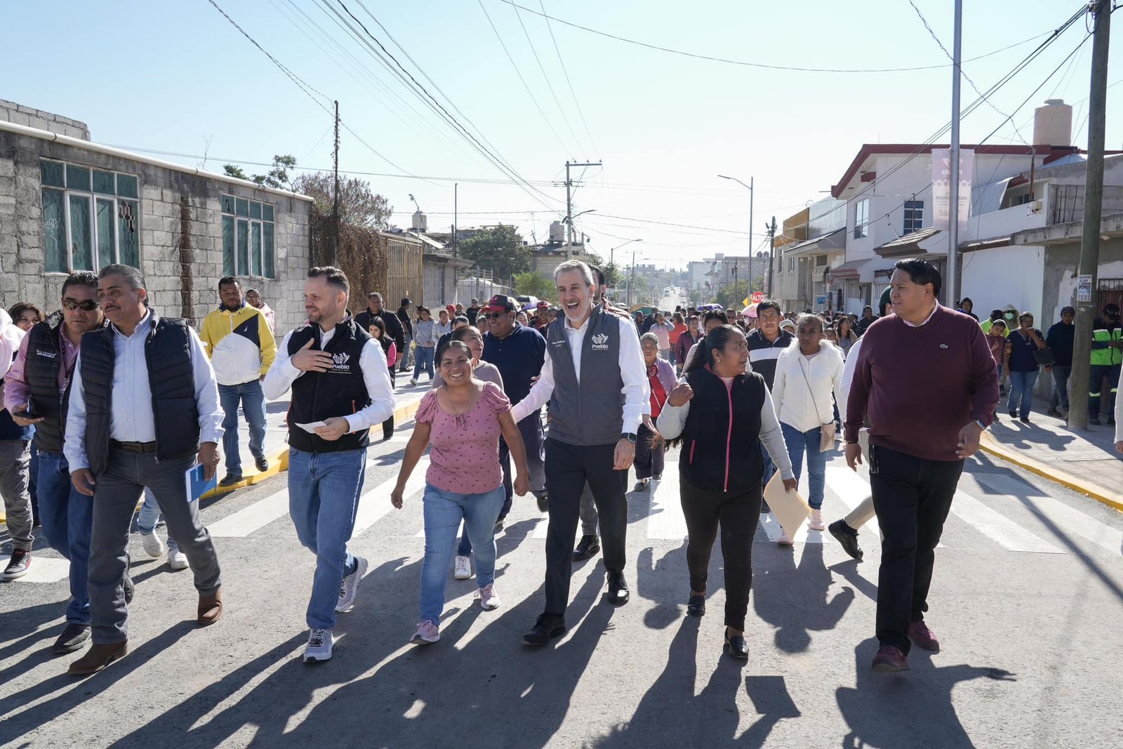 ¡Bien y a la primera! Entregamos la pavimentación de la #CalleRoble.