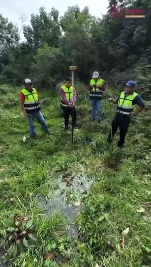Bajo la instrucción de la presidenta municipal, Karla Martínez, la Dirección de Agua Potable y Alcantarillado de Teziutlán realizó una evaluación de dos fugas detectadas en la línea principal