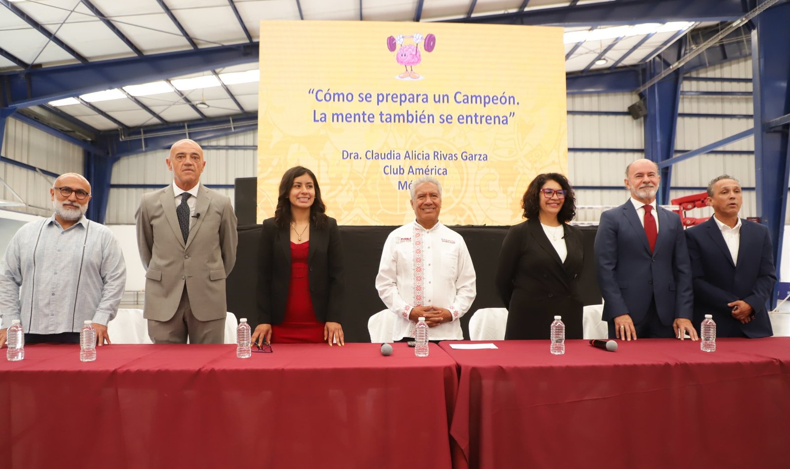 Con gran entusiasmo, la Universidad del Deporte del Estado de Puebla llevó a cabo la charla “¿Cómo se prepara un campeón?”.