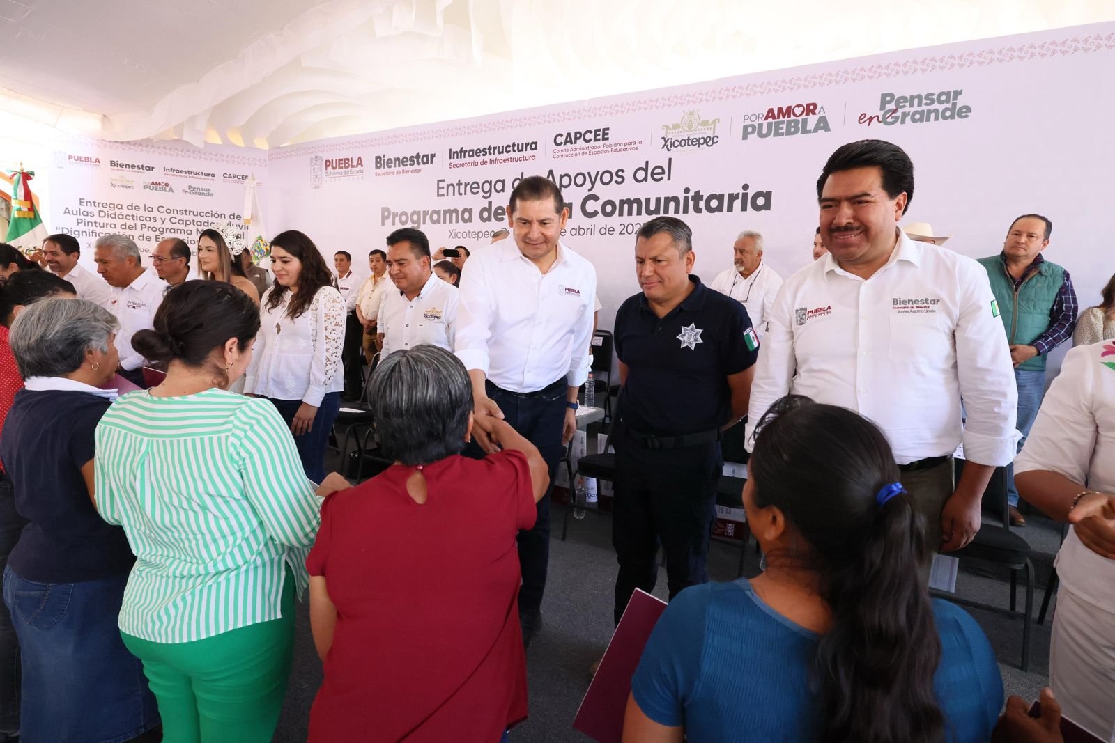 Gobierno de Puebla concreta 41 proyectos de obra comunitaria en Xicotepec
