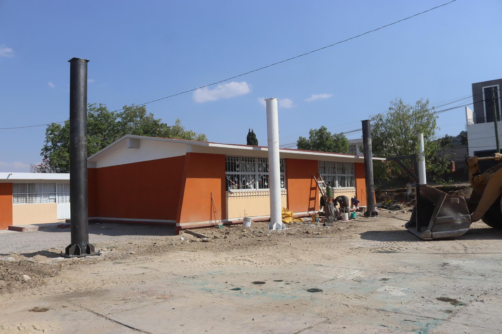 ¡Vecinas y vecinos te mostramos los avances de la colocación del techado de la cancha de usos múltiples en la Escuela Primaria Dieciocho de Noviembre!