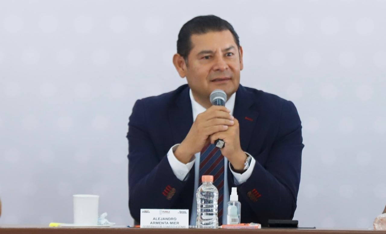 “Mega obras, no mega saqueos; mega obras, no mega deudas”: Armenta