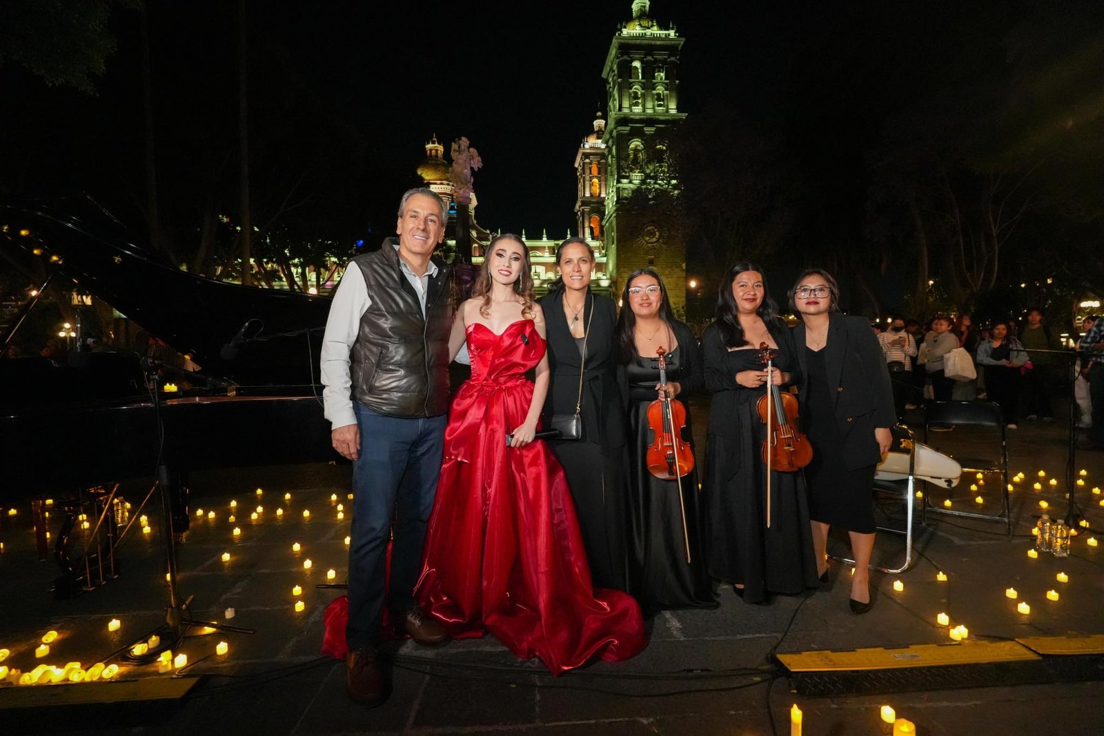 El corazón de nuestra ciudad se iluminó con la participación de Fernanda Domínguez en el concierto “Entre Velas”.
