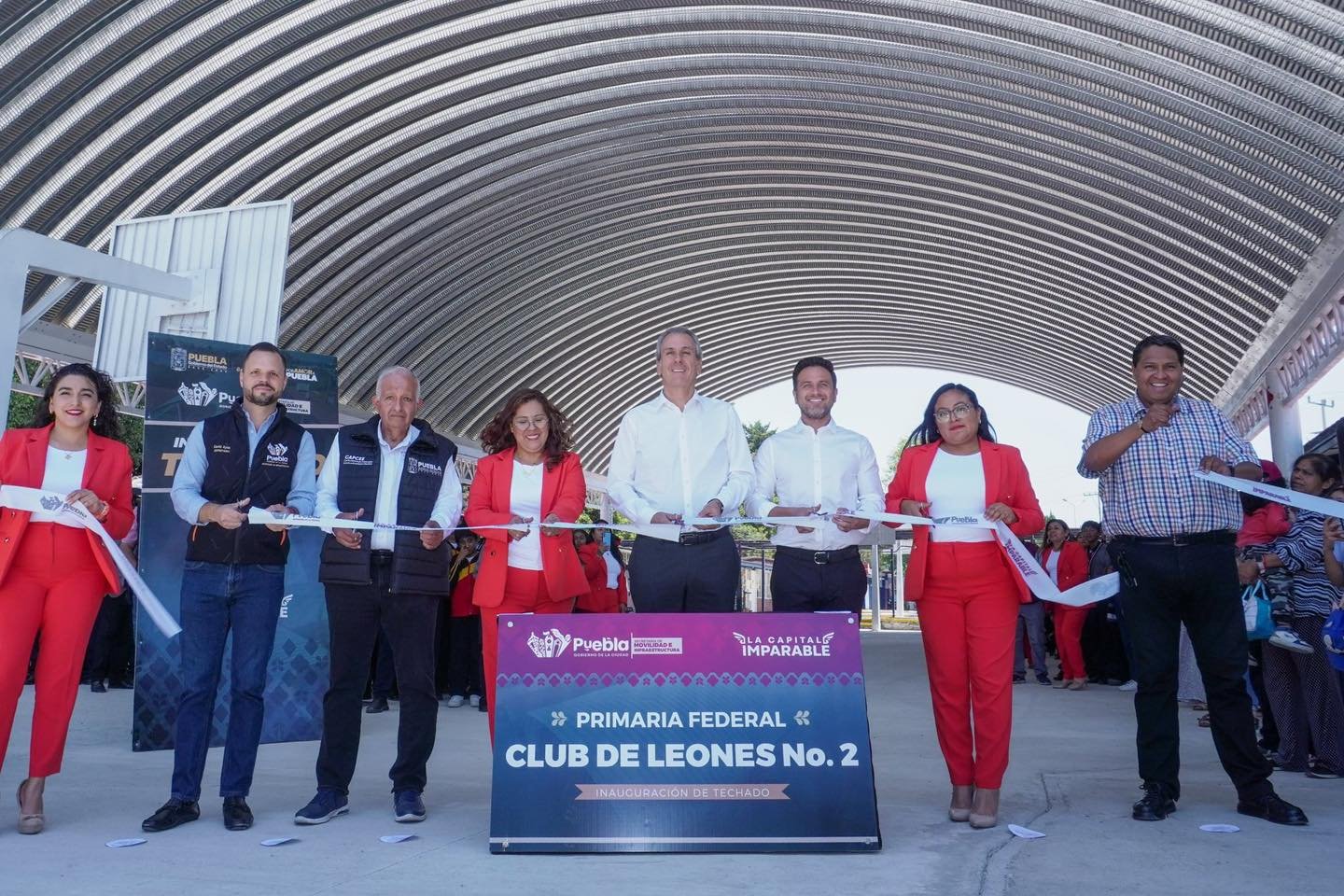 Estamos muy contentos de visitar la Primaria Club de Leones No. 2, para entregarles su nuevo techado y captador pluvial.