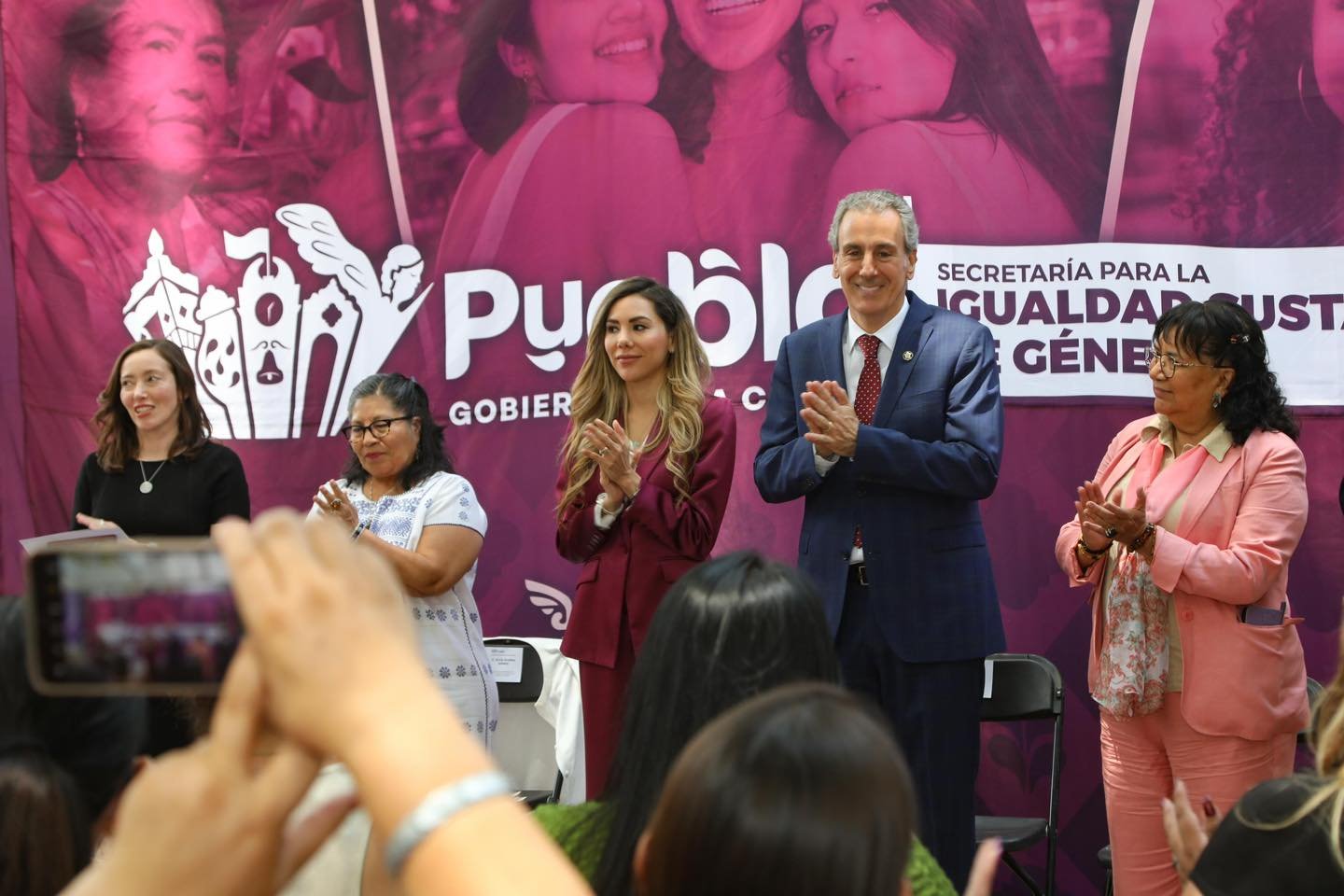 Para visibilizar y reflexionar sobre el papel fundamental de las mujeres en la construcción histórica y social de nuestra Ciudad