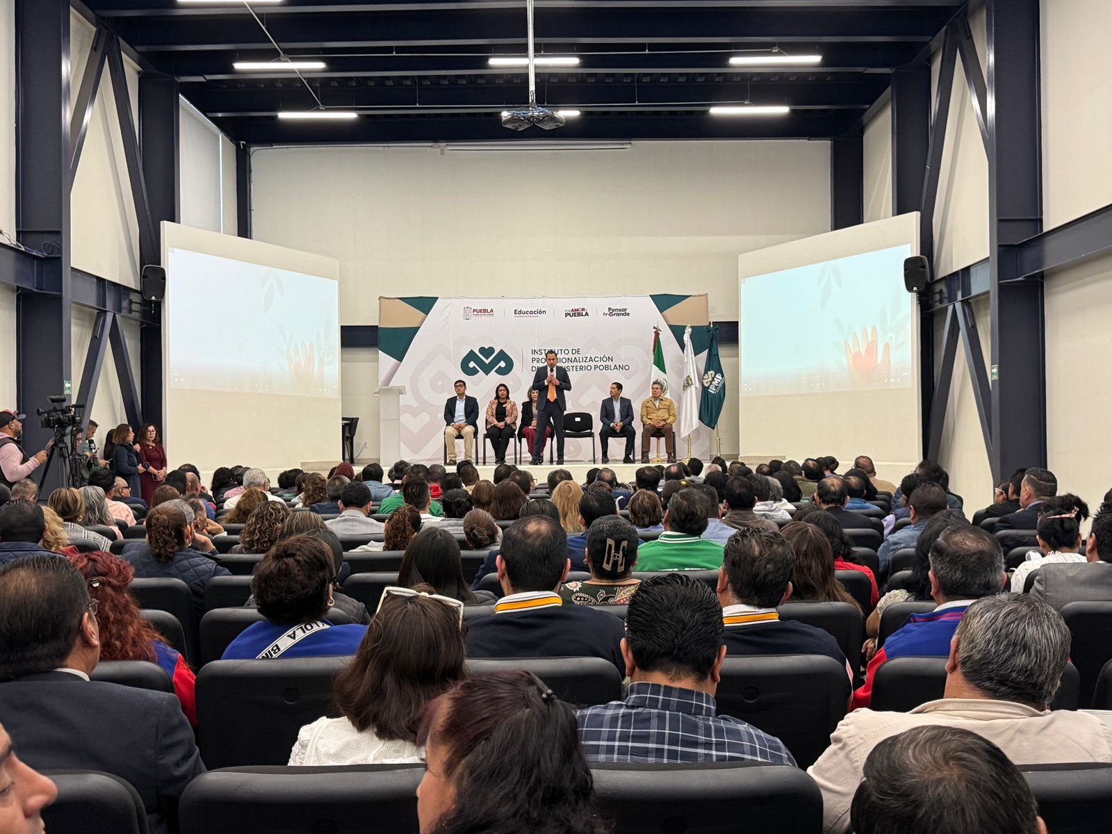El Instituto de Profesionalización del Magisterio Poblano realizó el “Primer Coloquio de Escuelas que Cuidan: Liderazgo, Paz y Prevención”