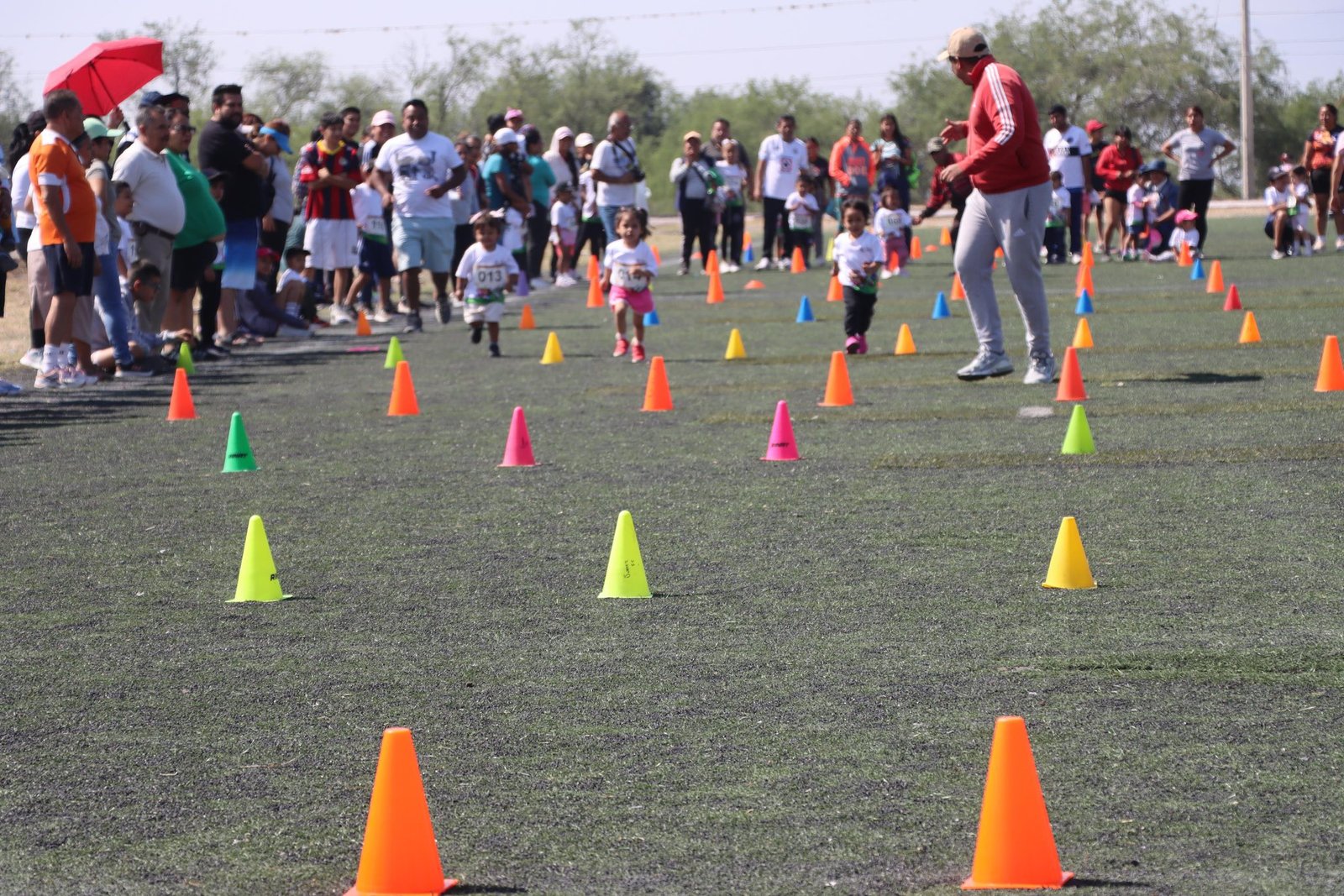 Celebrando a las niñas y niños de nuestra ciudad, el Gobierno de Tehuacán llevó a cabo la carrera con motivo del Día del Niño